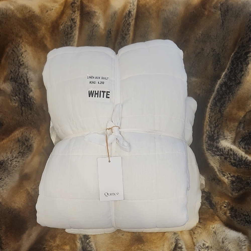 Quince White Linen Quilt